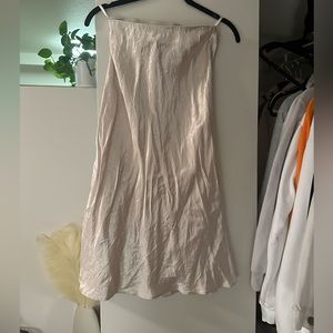 Aritzia Babaton slip satin champagne midi skirt